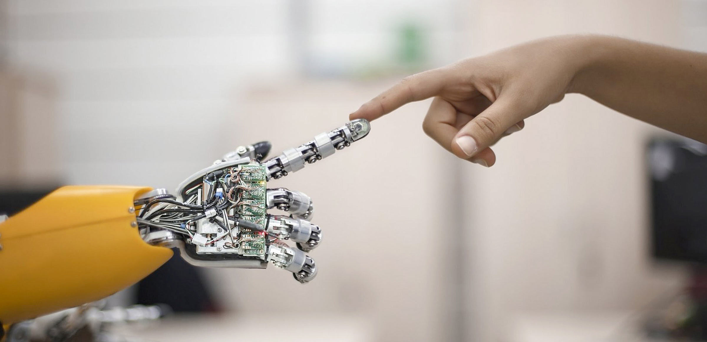 innovazione-mano_2400x1160